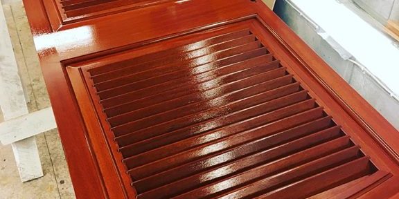 En del detaljer kräver mer tid, tålamod & kärlek. #specialsnickeri #nyadjurgårdsvarvet #linjon #boatinterior #www