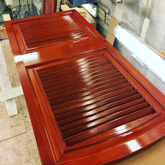En del detaljer kräver mer tid, tålamod & kärlek. #specialsnickeri #nyadjurgårdsvarvet #linjon #boatinterior #www